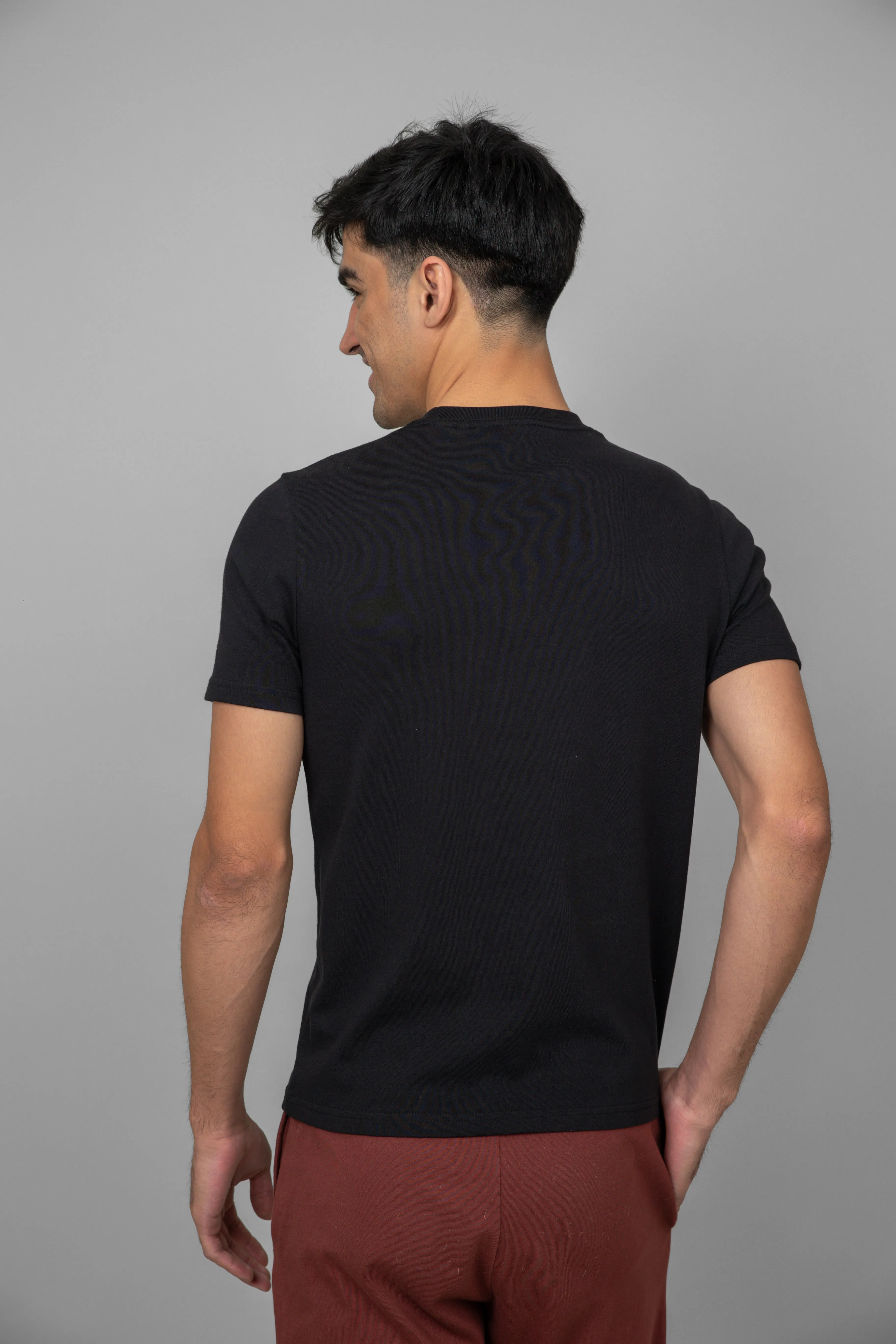 Black Men's Essential T-shirt
