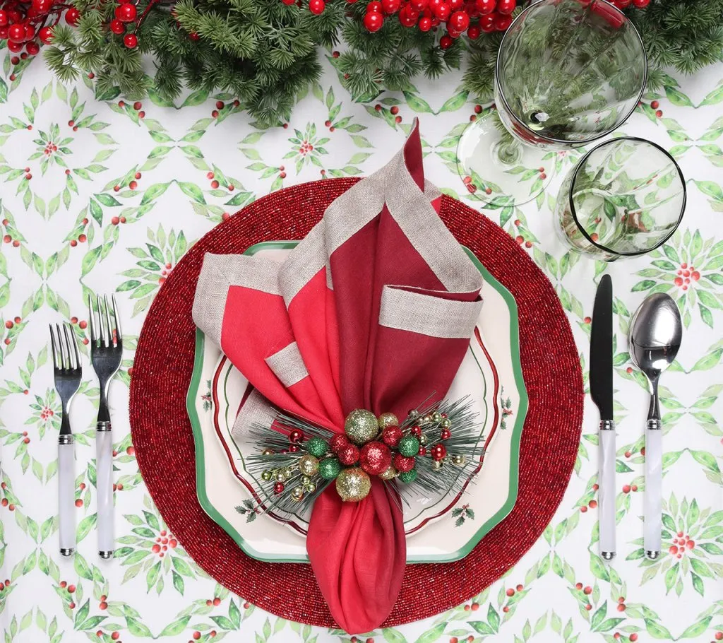 Laurel Tablecloth in White & Green